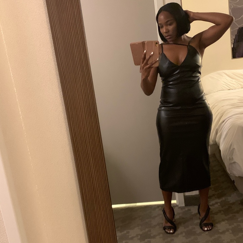 Shop Noirmod.com for purchasing - 3 strap midi black dress